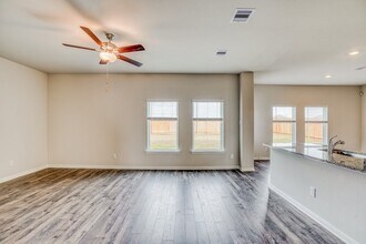 400 Lynn Lotus Dr in Katy, TX - Building Photo - Building Photo