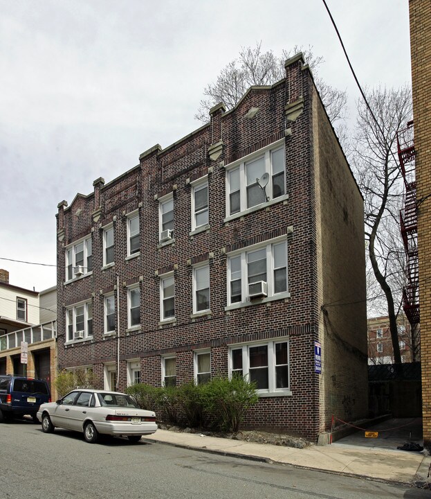 10 66th St in West New York, NJ - Building Photo