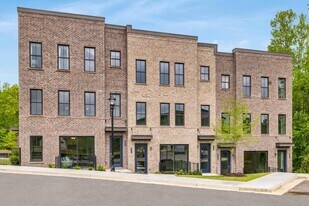 911 Echo Pk Dr in Suwanee, GA - Building Photo