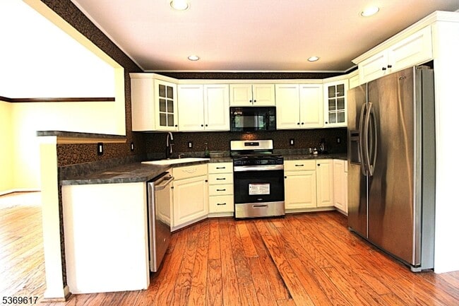 11 Cypress Ln in Hamburg, NJ - Building Photo - Building Photo