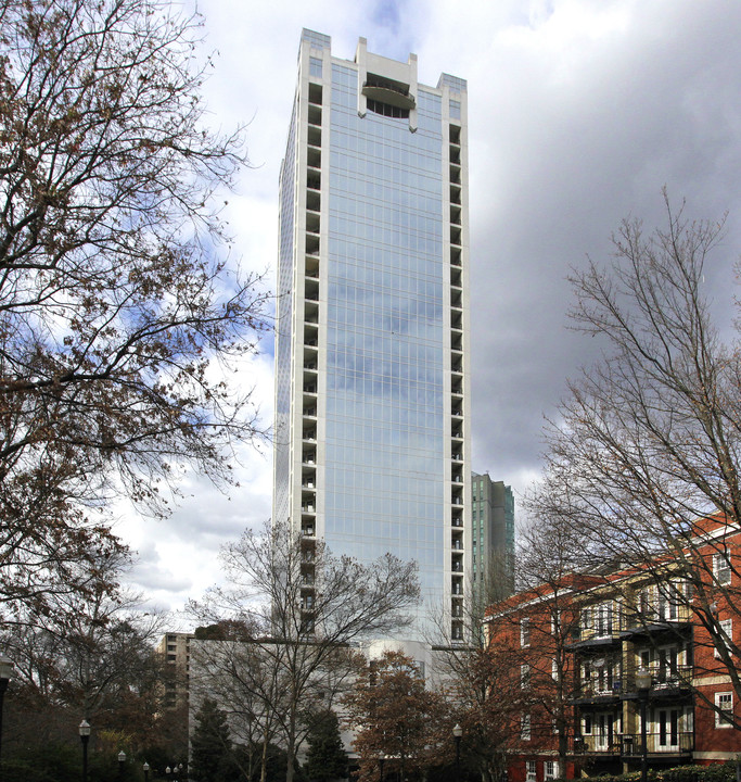 2828 Peachtree Condominiums in Atlanta, GA - Foto de edificio