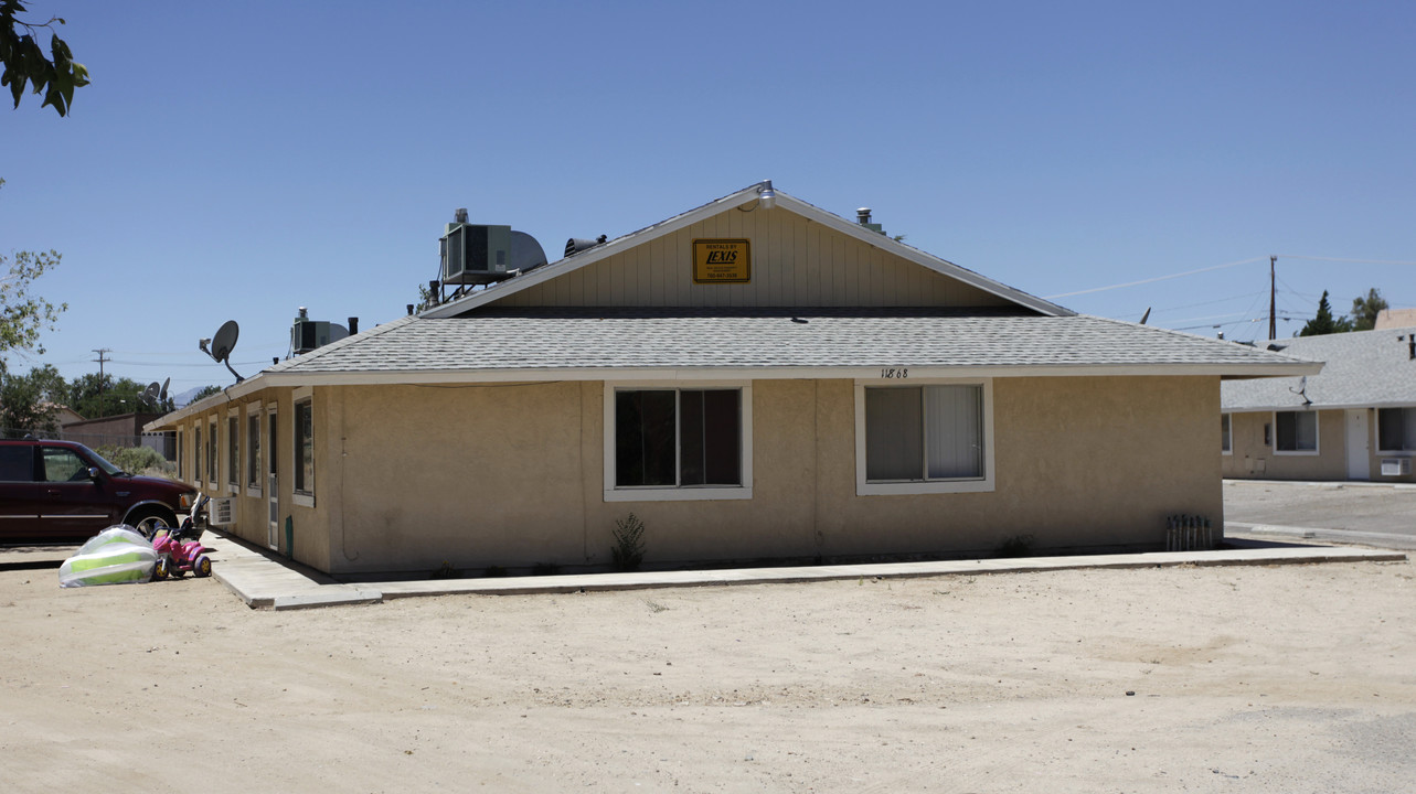 11868 1st Ave in Hesperia, CA - Building Photo