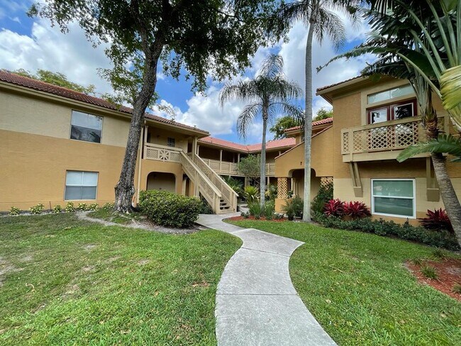 4783 Via Palm Lakes in West Palm Beach, FL - Building Photo - Building Photo