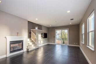 465 Magritte Way in Mountain View, CA - Building Photo - Building Photo