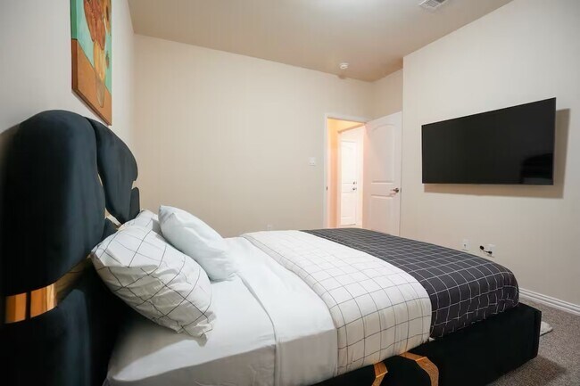 5625 Dolores St in Houston, TX - Foto de edificio - Building Photo