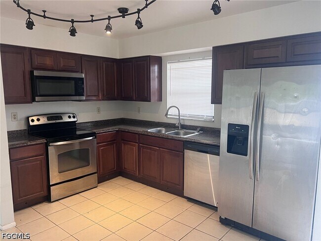 1416 SE 1st Pl in Cape Coral, FL - Building Photo - Building Photo