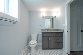 1900 W Foster Ave, Unit 1E in Chicago, IL - Foto de edificio - Building Photo