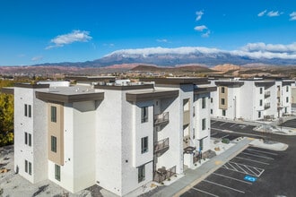 Mountain View Apartments in Hurricane, UT - Foto de edificio - Building Photo