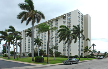 Lake Worth Towers in Lake Worth, FL - Building Photo - Building Photo