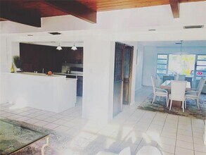 230 Lake Ct in Lauderdale-by-the-Sea, FL - Building Photo - Building Photo