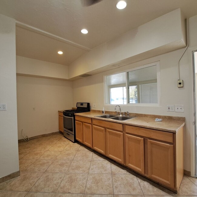 7492 Hopi Trail in Yucca Valley, CA - Building Photo - Building Photo