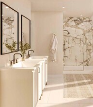 61 Hall St, Unit 104 in Waltham, MA - Foto de edificio - Building Photo