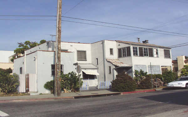 7865 Waring Ave in Los Angeles, CA - Building Photo