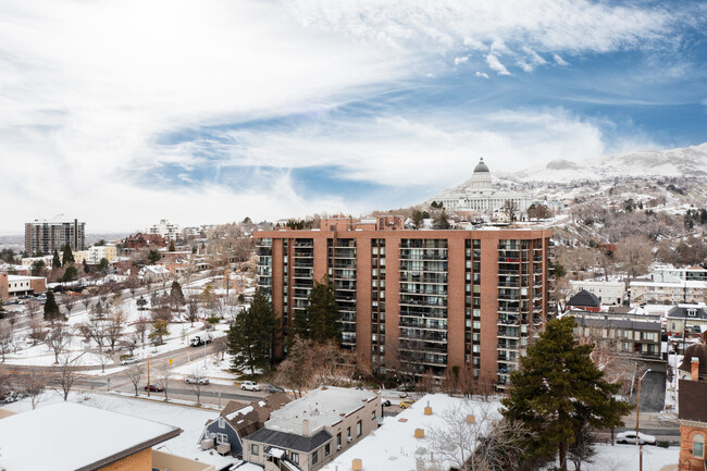 Canyon Road Towers Condominiums in Salt Lake City, UT - Foto de edificio - Building Photo