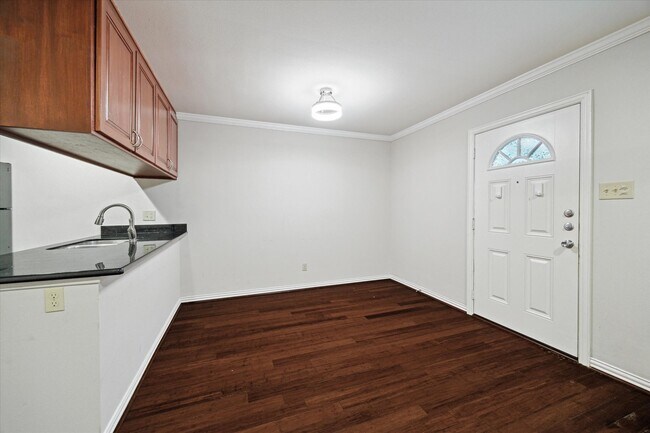 property at 611 Hawthorne St