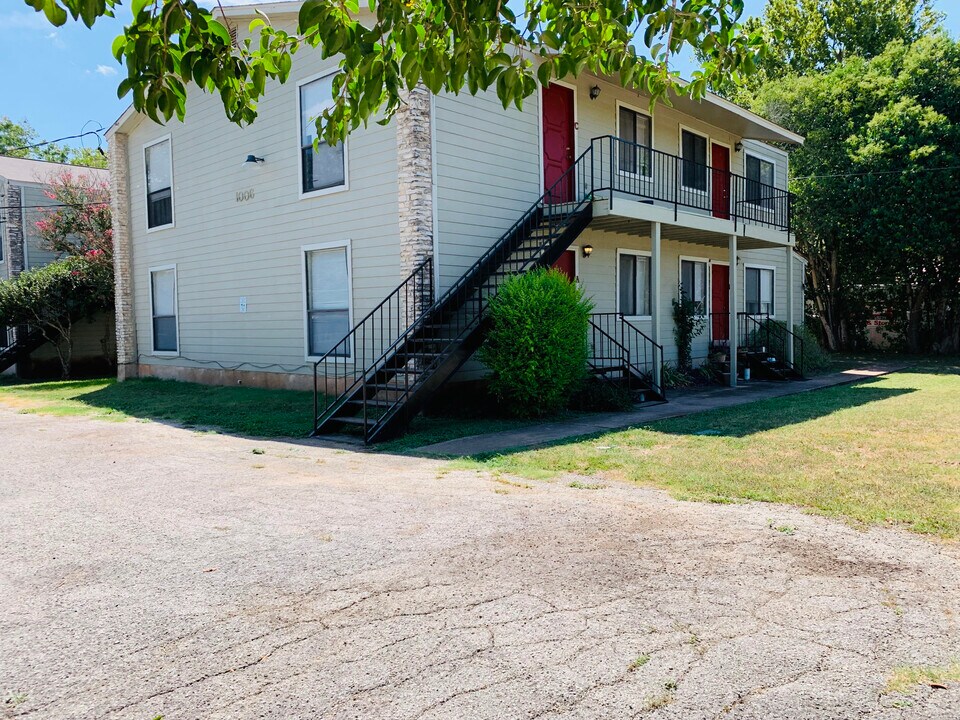 1008 Faris St in San Marcos, TX - Building Photo