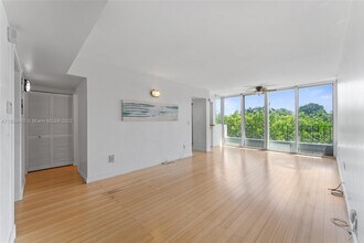2539 Bayshore Dr in Miami, FL - Building Photo - Building Photo