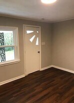 924 Old Halifax Rd in Emporia, VA - Building Photo