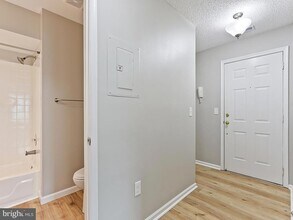 705 Eagles Chase Dr in Trenton, NJ - Building Photo - Building Photo