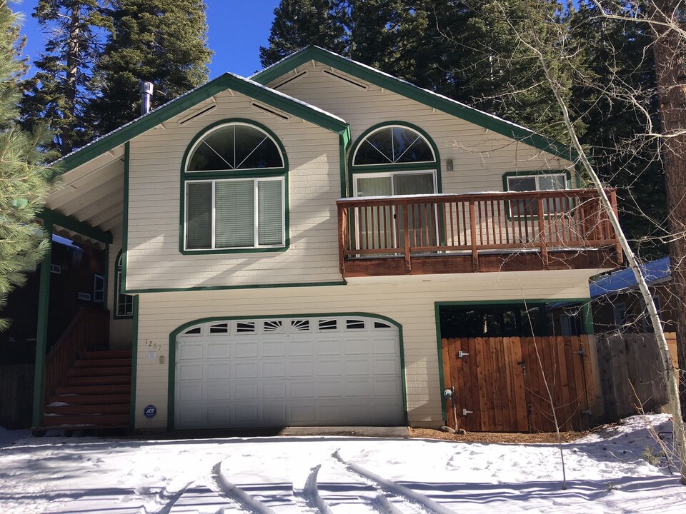 1267 Dedi Ave in South Lake Tahoe, CA - Building Photo