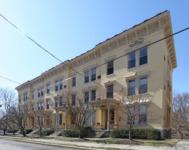 Salutaris House in Cincinnati, OH - Foto de edificio - Building Photo