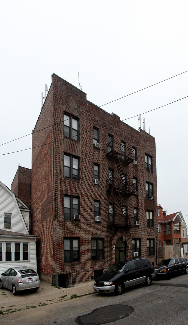 45-28 Smart St in Flushing, NY - Foto de edificio - Building Photo