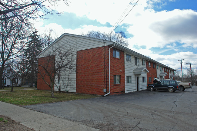 100 N Monroe St in Lapeer, MI - Building Photo - Building Photo