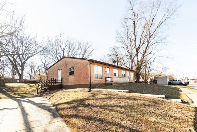 8318-8320 Wabash Ave in Berkeley, MO - Building Photo - Building Photo