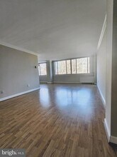 5565 Columbia Pike, Unit 712 in Arlington, VA - Foto de edificio - Building Photo