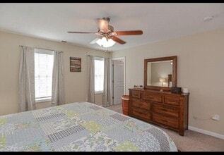 8 Sourwood Cir in Worcester, MA - Foto de edificio - Building Photo