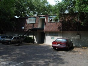 3911 Holland Ave in Dallas, TX - Building Photo - Other