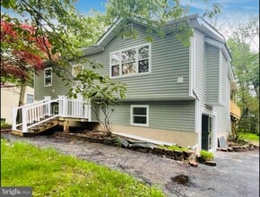 114 Brewster Wy in East Stroudsburg, PA - Building Photo - Building Photo