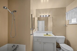 62 E Palomar Dr in Chula Vista, CA - Foto de edificio - Building Photo