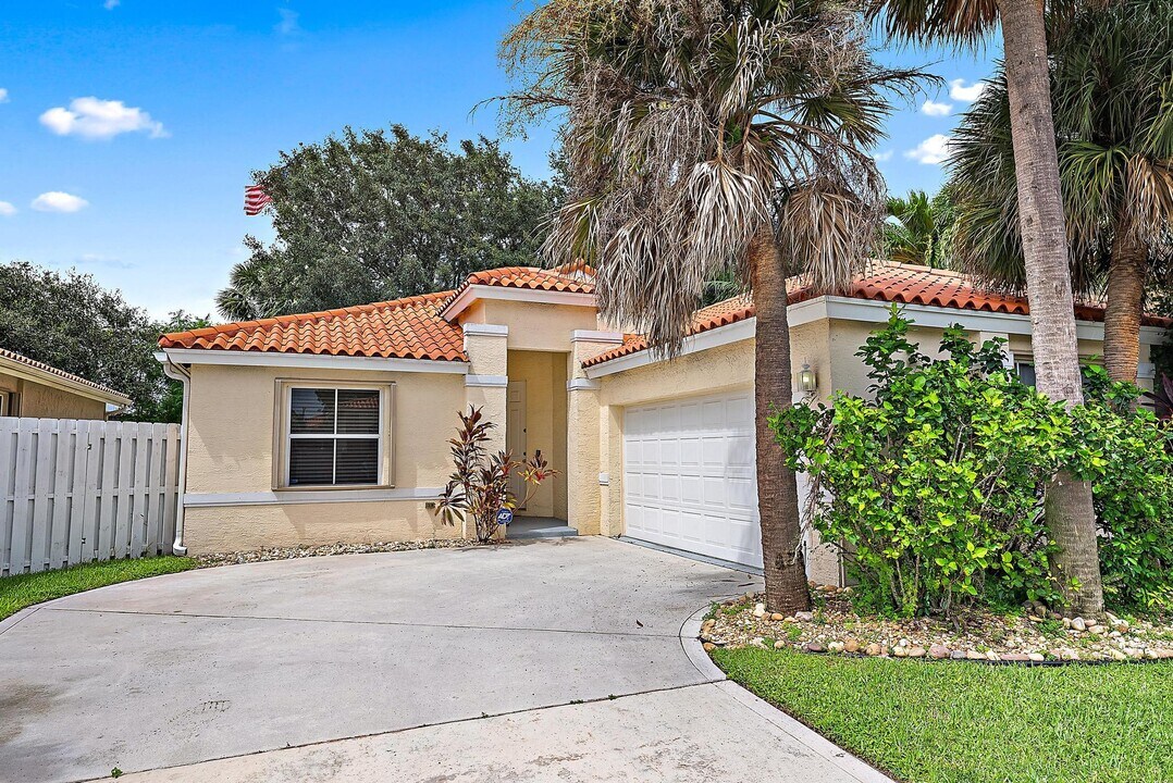 7293 Nautica Way in Greenacres, FL - Foto de edificio