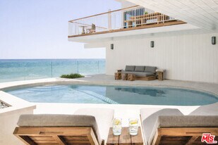 27356 Escondido Beach Rd in Malibu, CA - Building Photo