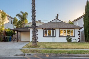 5137 Chimineas Ave in Los Angeles, CA - Building Photo