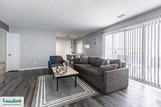 7601 Carlton Arms Dr in Indianapolis, IN - Building Photo - Building Photo