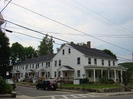 218 Moore St in Lowell, MA - Foto de edificio