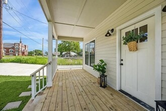 425 N Holland St in Bellville, TX - Building Photo - Building Photo
