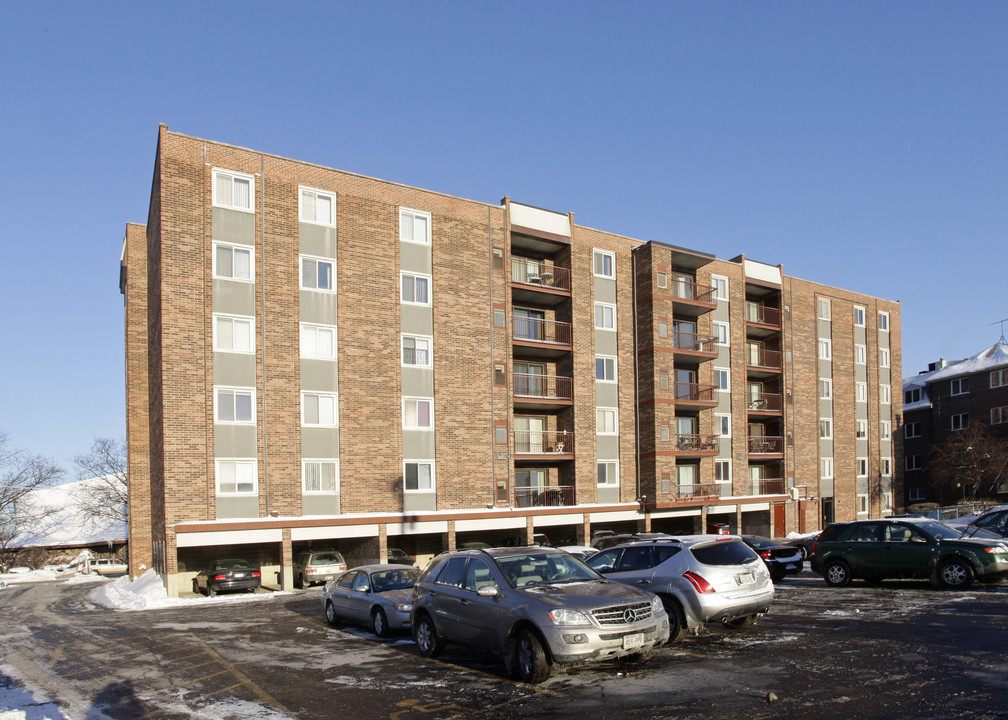 825 Pearson St in Des Plaines, IL - Building Photo