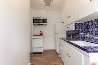 18 Breeze Ave, Unit 4 in Venice, CA - Building Photo - Building Photo