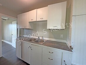 2052 N Taylor Ave in Springfield, MO - Building Photo - Building Photo