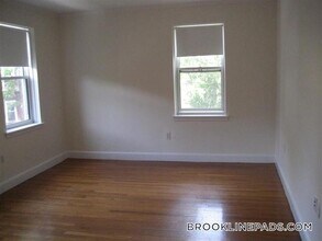 34 Harris St in Brookline, MA - Building Photo - Building Photo
