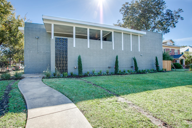 The Wilshire Apartments in Dallas, TX - Foto de edificio - Building Photo