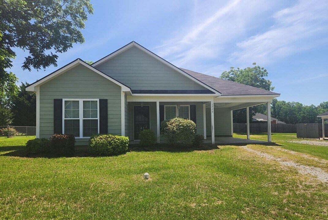 1230 Ball Park Ave NE in Dawson, GA - Building Photo