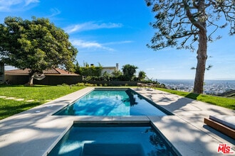 2431 Carman Crest Dr in Los Angeles, CA - Building Photo - Building Photo