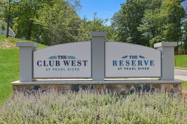 3311 Lucy Ct in Pearl River, NY - Building Photo - Building Photo