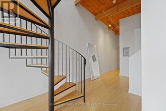 993 Queen St W in Toronto, ON - Building Photo - Building Photo