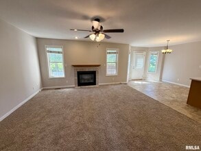 402 MacKenzie Pl in Germantown Hills, IL - Building Photo - Building Photo