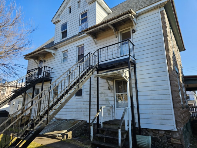 205 E 2nd St, Unit 3 in Berwick, PA - Building Photo - Building Photo